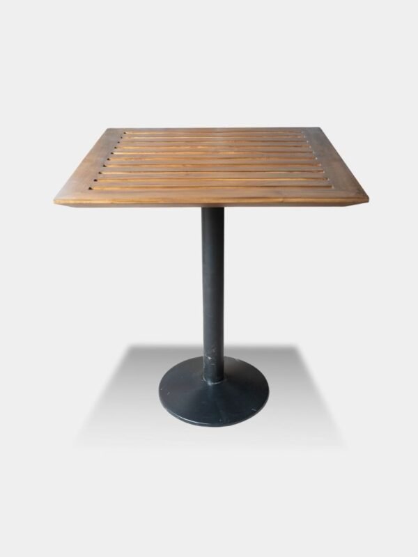 Outdoor standing table