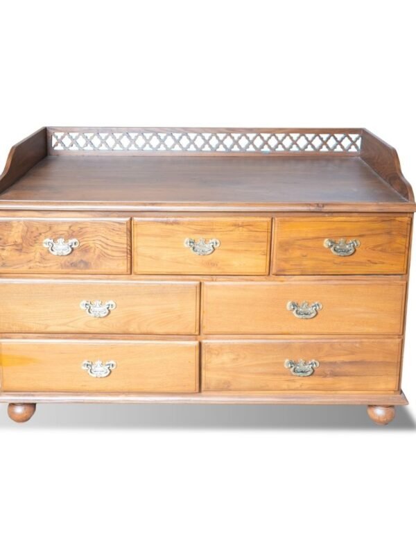 Traditional Chest Of Drawers